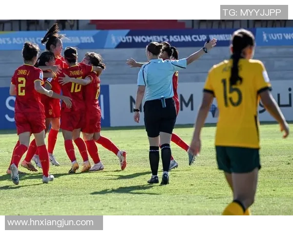 2015年中国女足勇战澳大利亚展现拼搏精神与团结力量的精彩赛事回顾